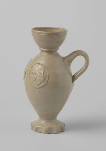 Beker (trechterhalsbeker) met een wapen by anonymous