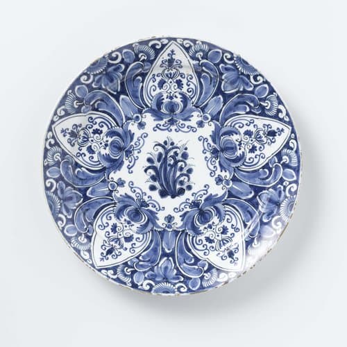 Bord van faïence by De Grieksche A