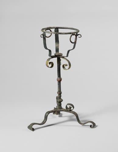 Standaard van een doop- of wasbekken by anonymous
