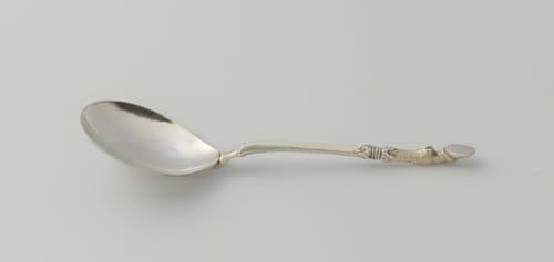 Lepel met peervormige bak en steel bekroond met hoef by anonymous
