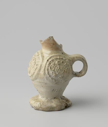 Beker (trechterhalsbeker) met medaillons en bloemranken by anonymous