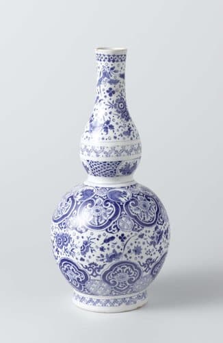Vaas van faience by De Grieksche A