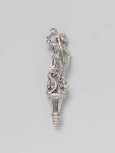 Beeld van gegoten zilver, voorstellende de Heilige Michaël met de draak by anonymous