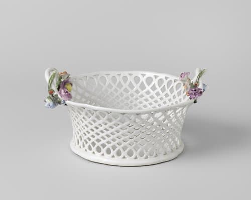 Fruitmand van porselein by Manufacture Oud-Loosdrecht