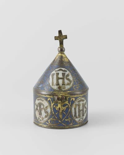 Pixis met medaillon met de letters IHS en het monogram XPS by anonymous