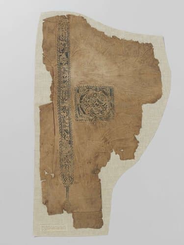 Fragment van een tunica met tabula en clavus by anonymous
