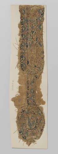 Weefselfragment met clavus en sigillum by anonymous