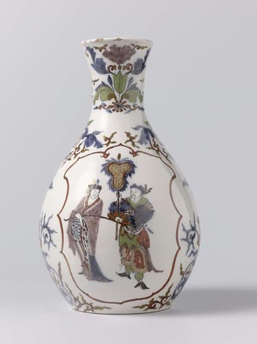 Vaas van veelkleurig beschilderde faïence by anonymous
