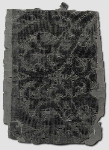 Fragment van een mantel van ciseléfluweel by anonymous