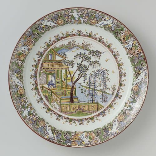 Schotel, veelkleurig beschilderd met Chinoiserie by anonymous