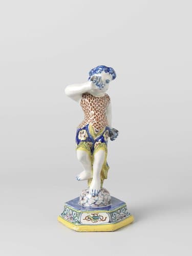 Veelkleurig beschilderd decoratief object van faïence by anonymous
