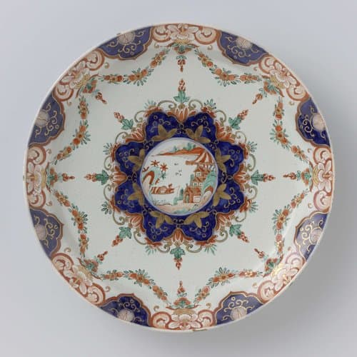 Bord van veelkleurig beschilderde faïence by anonymous