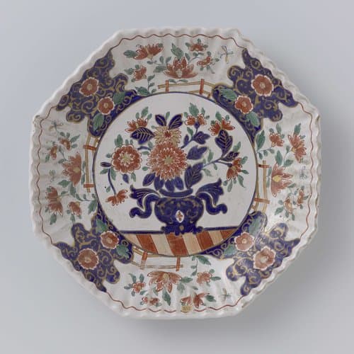 Achtkantige schaal van faïence by anonymous