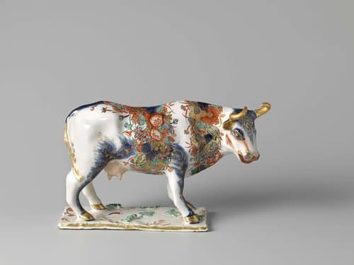 Koe, versierd met bloemen by anonymous