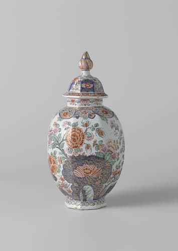 Pot met deksel van veelkleurig beschilderde faïence by anonymous