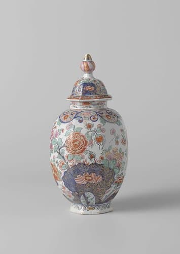 Pot met deksel van veelkleurig beschilderde faïence by anonymous