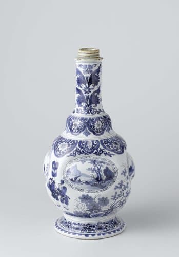Fles van faïence by De Grieksche A