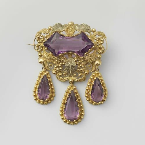 Broche by anonymous