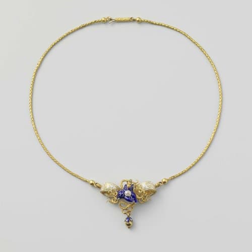 Collier by anonymous