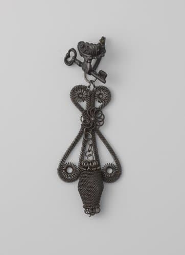 Een paar oorhangers van zwart ijzer by Unknown Artist