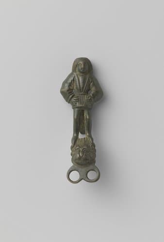 Haak in de vorm van een mansfiguur by anonymous
