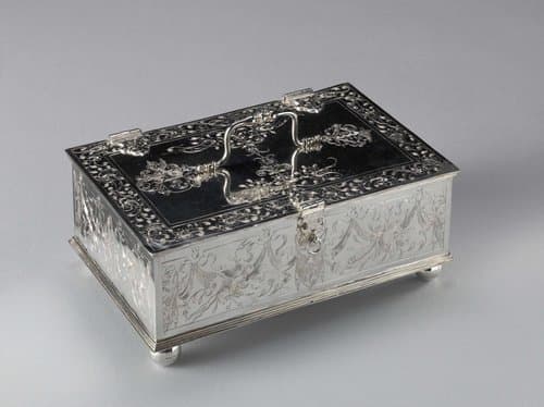 Box with coat of arms of Frans Meerman and Maria Ysbrandtsdr De Bije by Jan Gerritsz Oosterlingh
