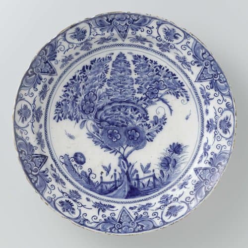 Schotel van faience by De Witte Starre