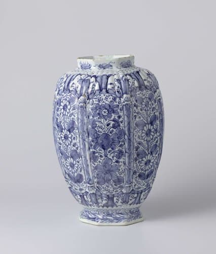 Pot van faience by De Lampetkan