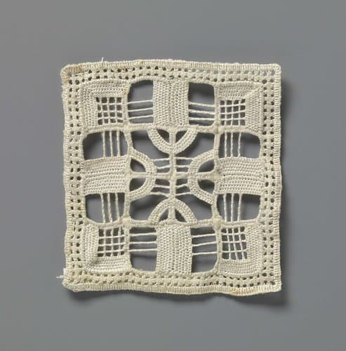 Kleedje van naaldkant met geometrisch motief en grieks kruis by anonymous