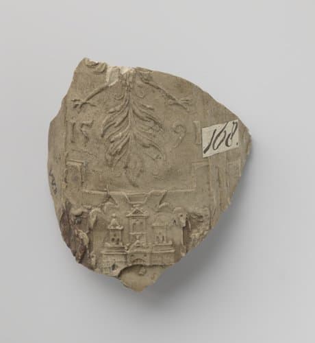 Fragment van een kruik (schnelle) met een wapen by anonymous