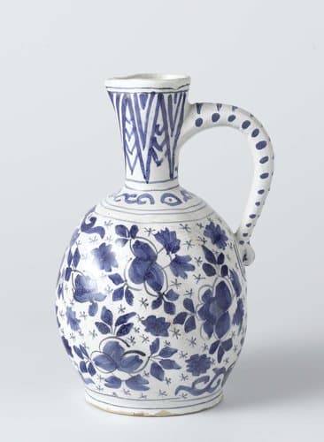 Kan van faience by anonymous
