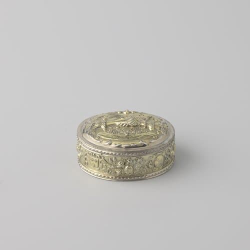 Knottedoos, ovaal, met twee in elkaar geslagen handen, omgeven door een ketting by Theodorus Casparus van Berckel