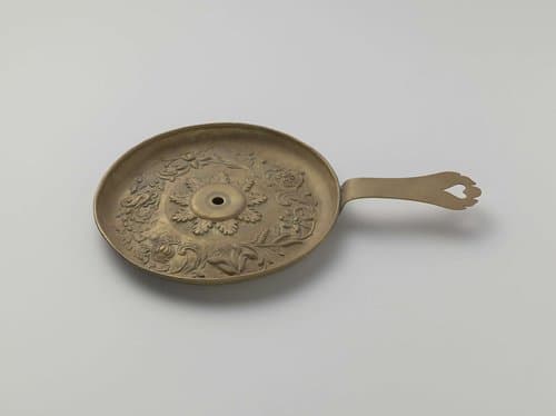 Blaker van messing met rankenornament by anonymous