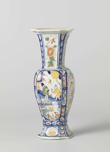 Veelkleurig beschilderde vaas van faience by De Twee Scheepjes