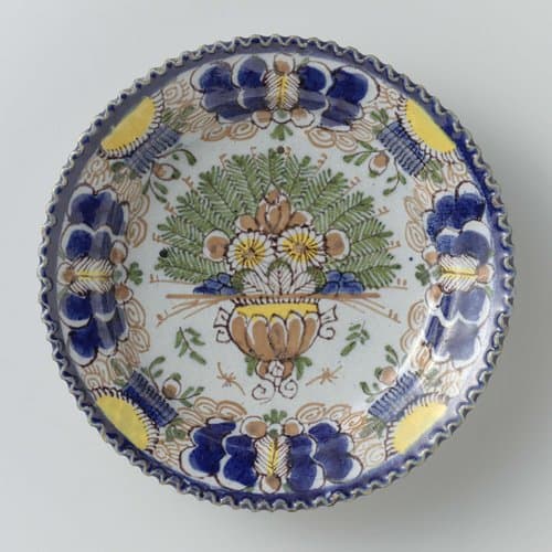 Bord van faience