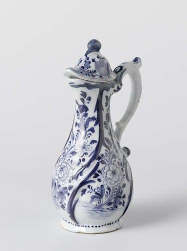 Kan met deksel van blauw beschilderde faience by 't Fortuyn