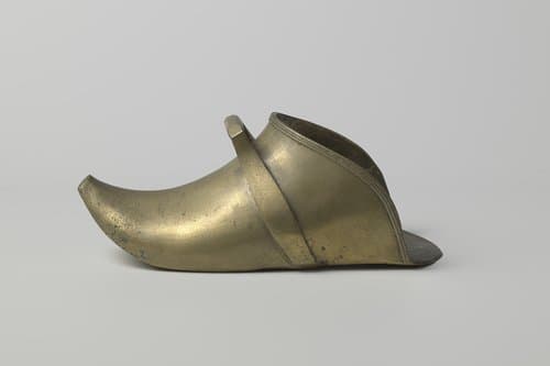 Stijgbeugel in de vorm van een slof by anonymous