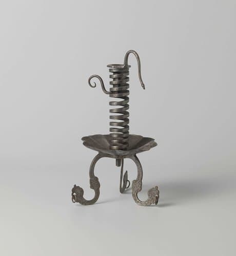 Spiraalvormige kandelaar by anonymous