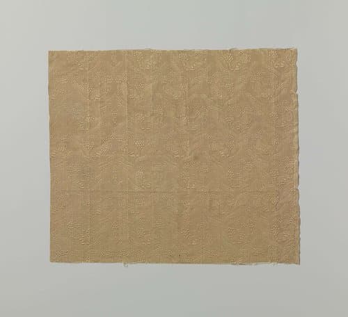 Fragment geel zijdeweefsel met een geel patroon by anonymous