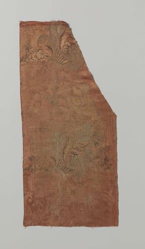 Fragment rood damastbrokaat by anonymous