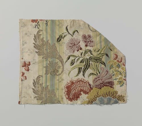 Fragment veelkleurig gebrocheerde zijde by Unknown Artist