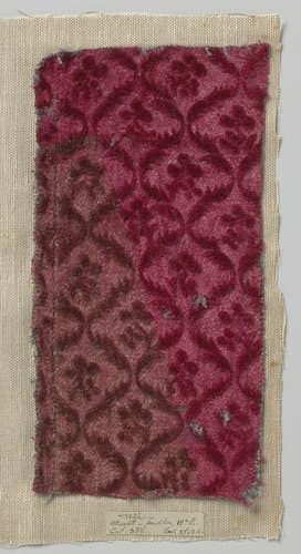 Fragment rood reliëffluweel by Unknown Artist