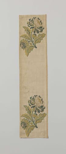 Fragment gebrocheerde zijde met een bloemtak in geel en groen by Unknown Artist