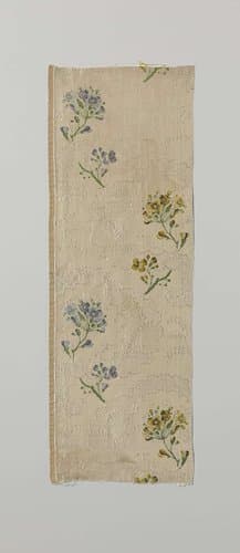 Fragment creme gebrocheerde zijde met gekleurde bloemtakken by anonymous