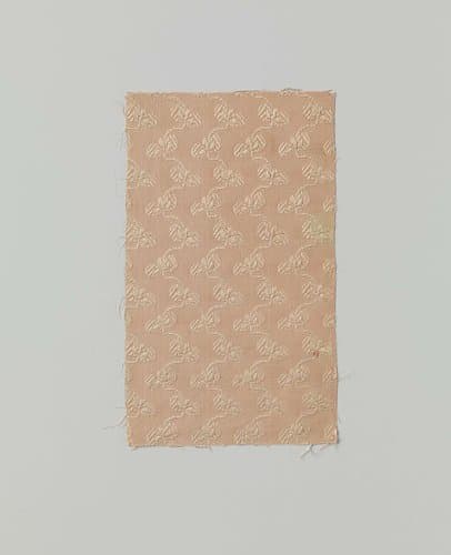 Fragment roze zijdeweefsel by anonymous