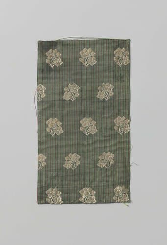 Fragment gestreept zijdeweefsel met bloemen by anonymous