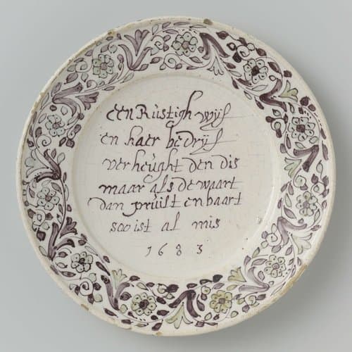 Bord met het opschrift: Een Rustigh wijf/ en haer bedrief/ verheught den dis/ maar als de waart/ dan pruilt en baart/ soo is al mis/ 1683 by anonymous