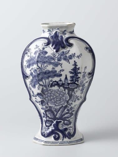 Two beaker vases and a vase, part of a garniture