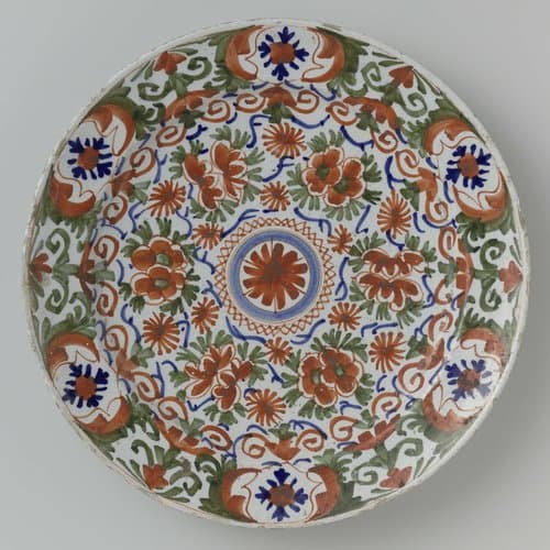 Bord van faience by anonymous