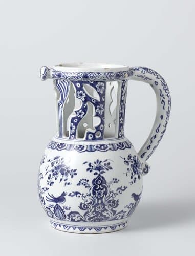 Fopkan, in blauw beschilderd met bloemdecoraties by anonymous